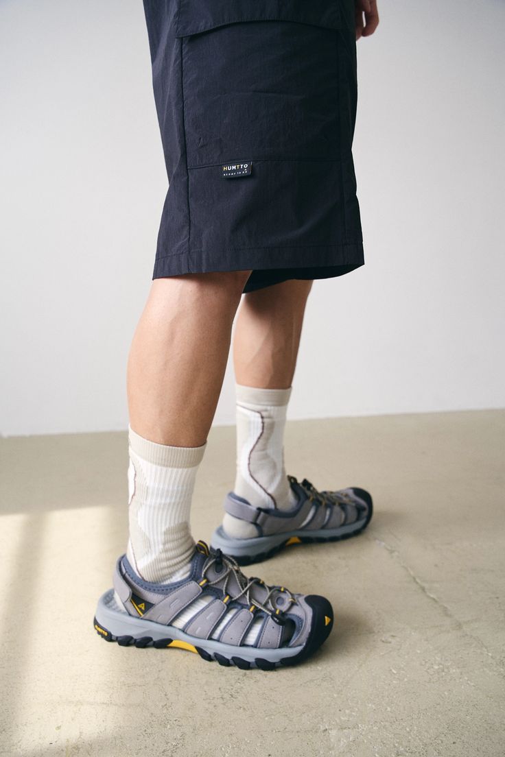 Quần short Humtto túi hộp casual ngoài trời city nam đen-3