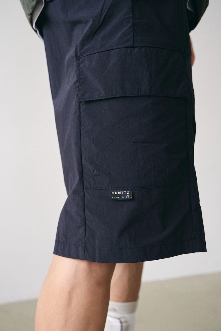 Quần short Humtto túi hộp casual ngoài trời city nam đen-4