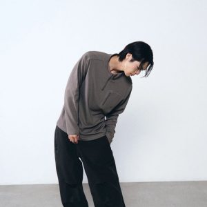 Áo thun dài tay nam Humtto có khóa kéo nửa người nâu-12