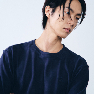 Áo thun dài tay nam Humtto vải tencel mềm mịn xanh-4